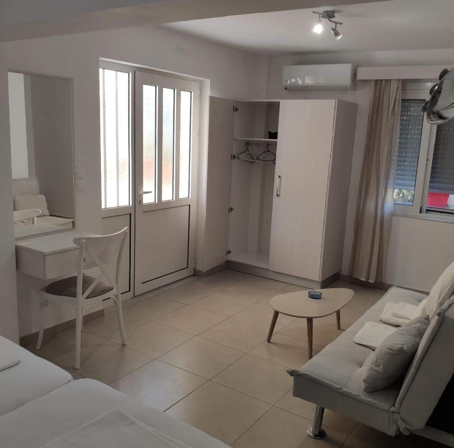 Alexia Rooms Paleochora Exterior foto