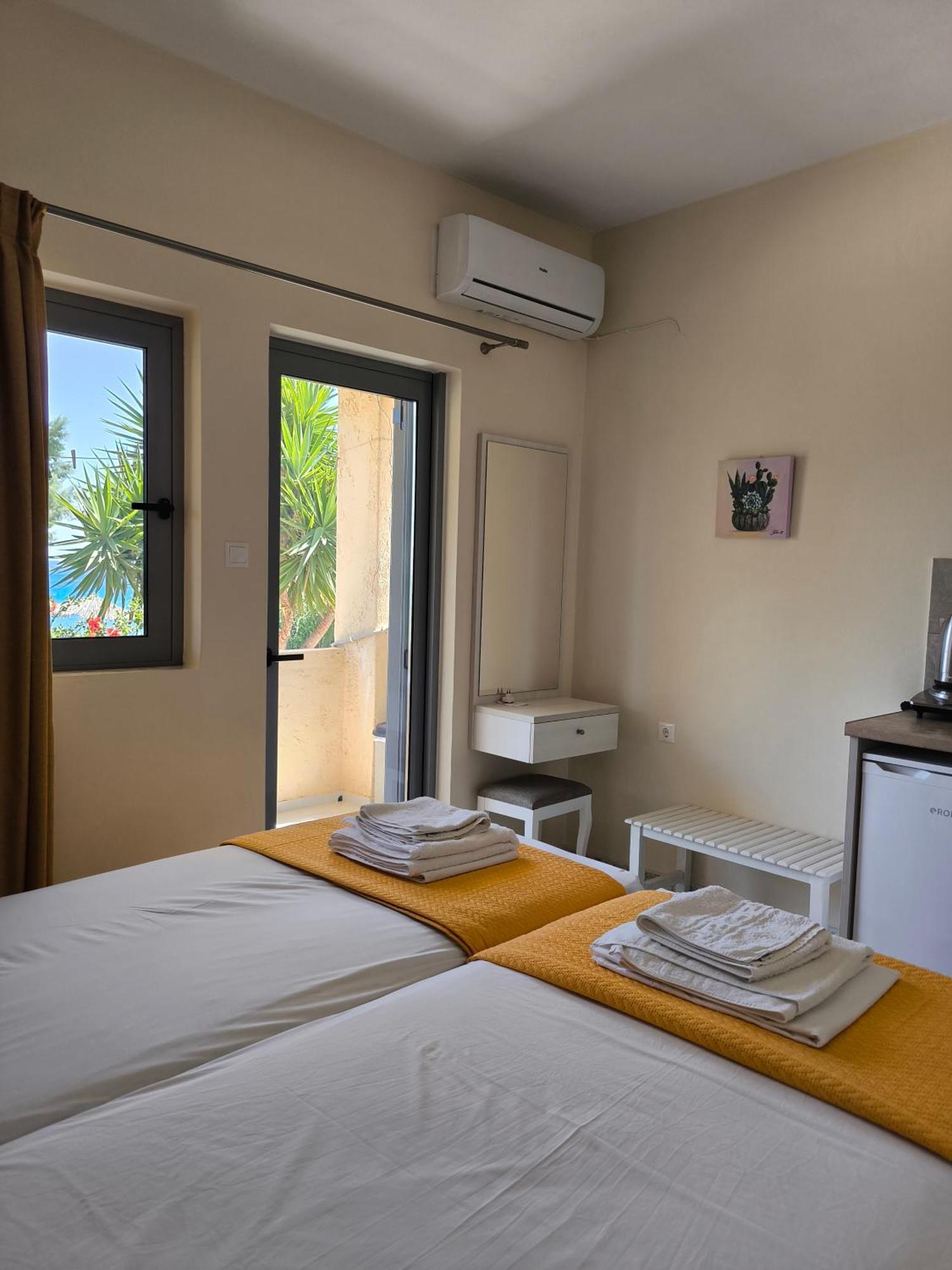 Alexia Rooms Paleochora Zimmer foto