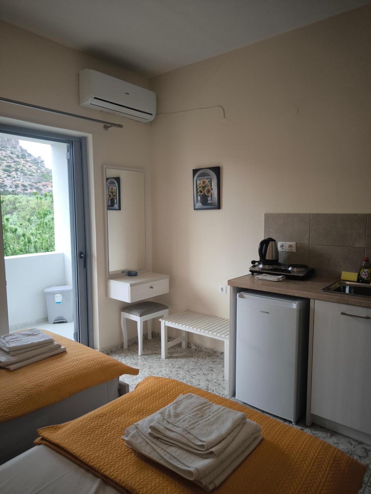 Alexia Rooms Paleochora Exterior foto