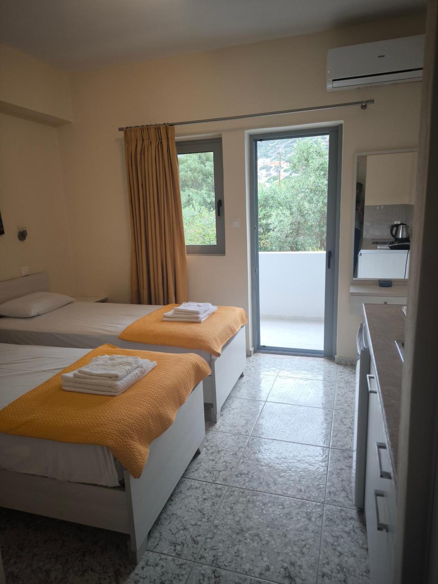 Alexia Rooms Paleochora Exterior foto